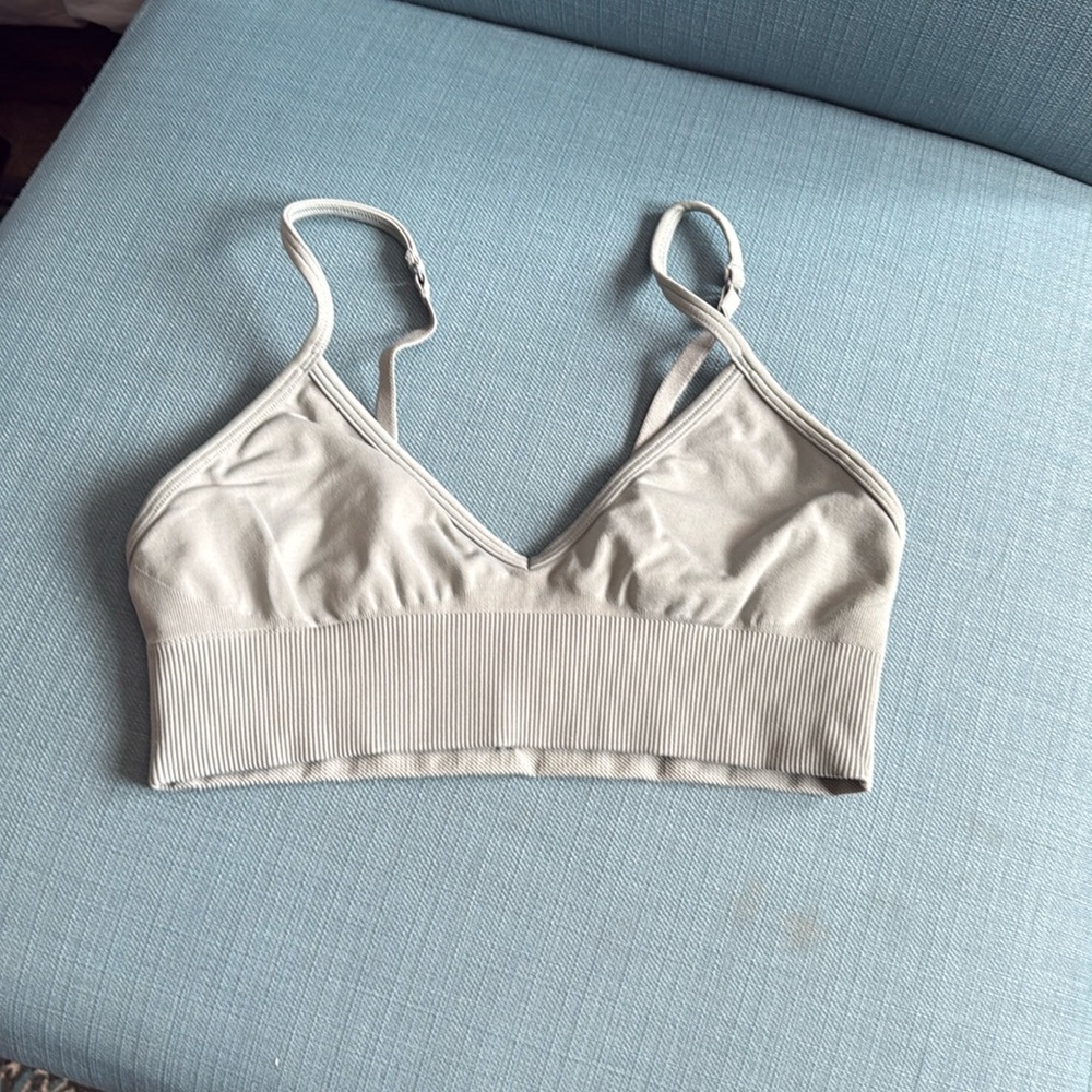 Lululemon sports bra size 6